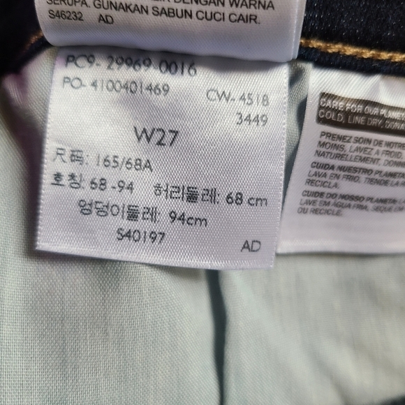 Levi's Classic Bermuda Jean Shorts in Dark Wash - Size 27 - Picture 13 of 13